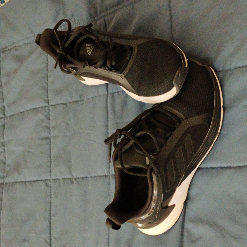 Sport shoes
